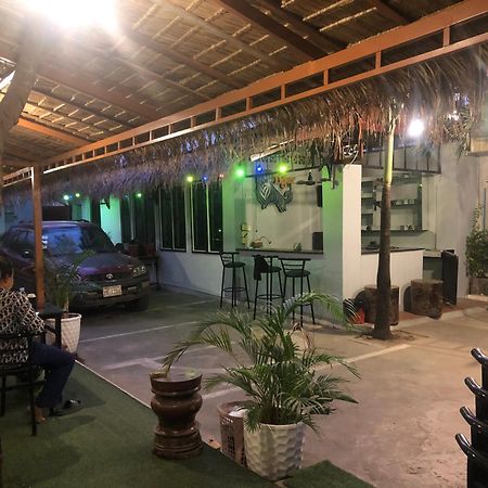 Blue Moon Guesthouse And Bar Kampot Exterior photo